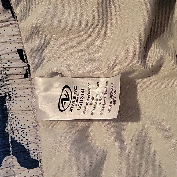 Athletic shorts - Picture 2 of 4